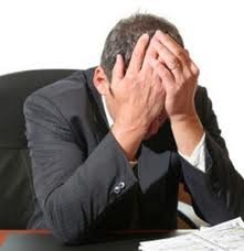 Quanto mais eu rezo, mais assombração me aparece.