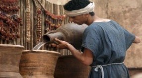 Deus ama ajudar pessoas em necessidade.