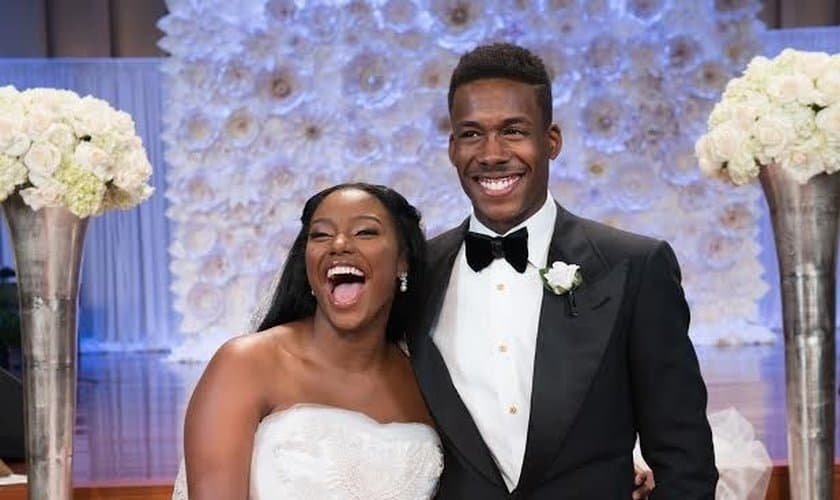 Jovem cristã posta ‘atestado de virgindade’ e é…