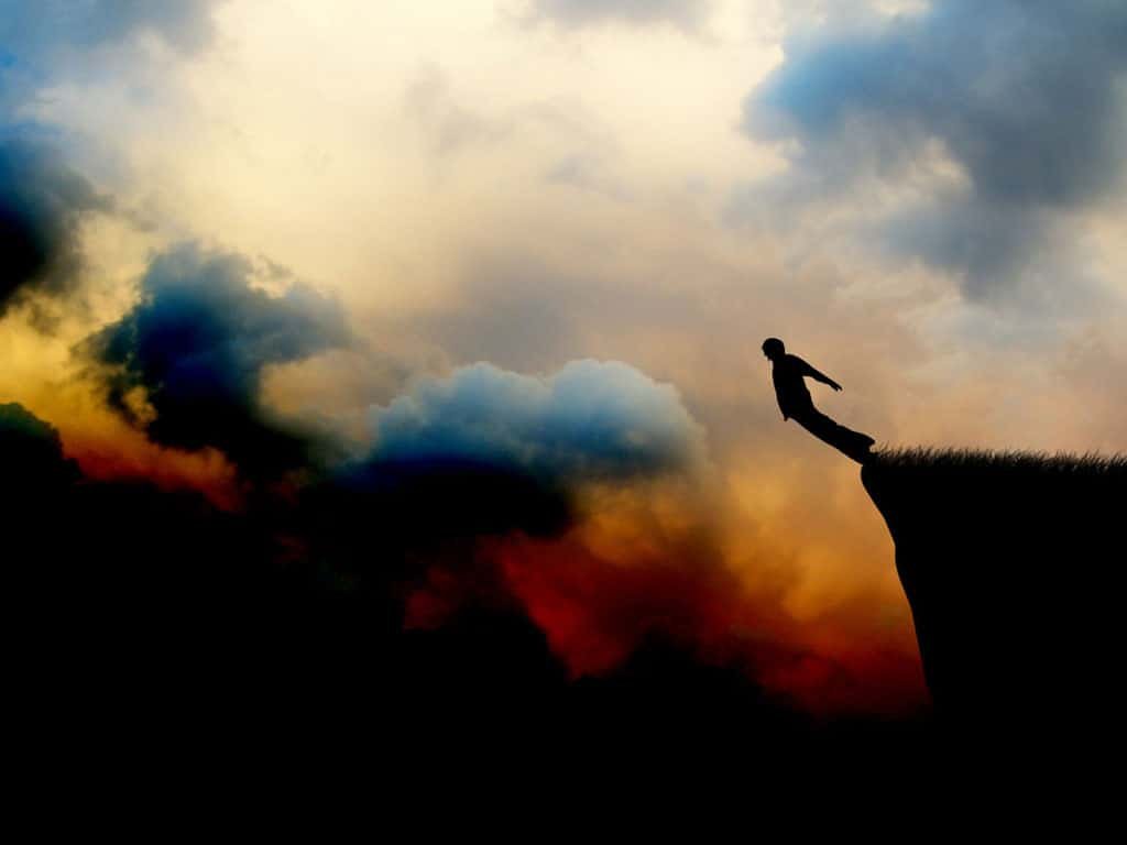 Nas bordas do precipício.