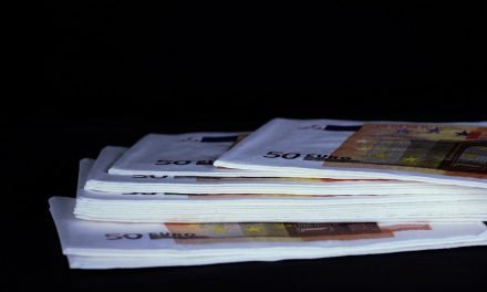 O Dinheiro – No controle